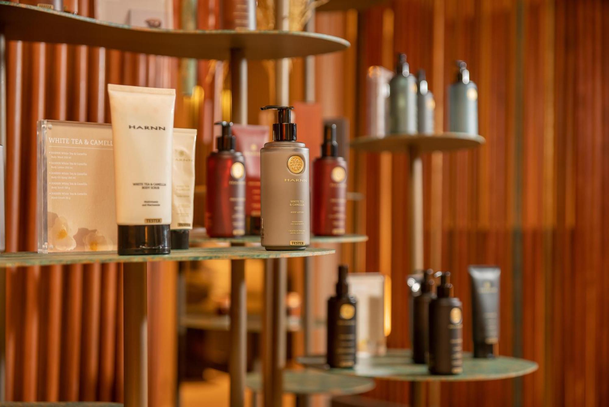 The Salil Hotel Riverside 방콕 외부 사진 Products at the spa