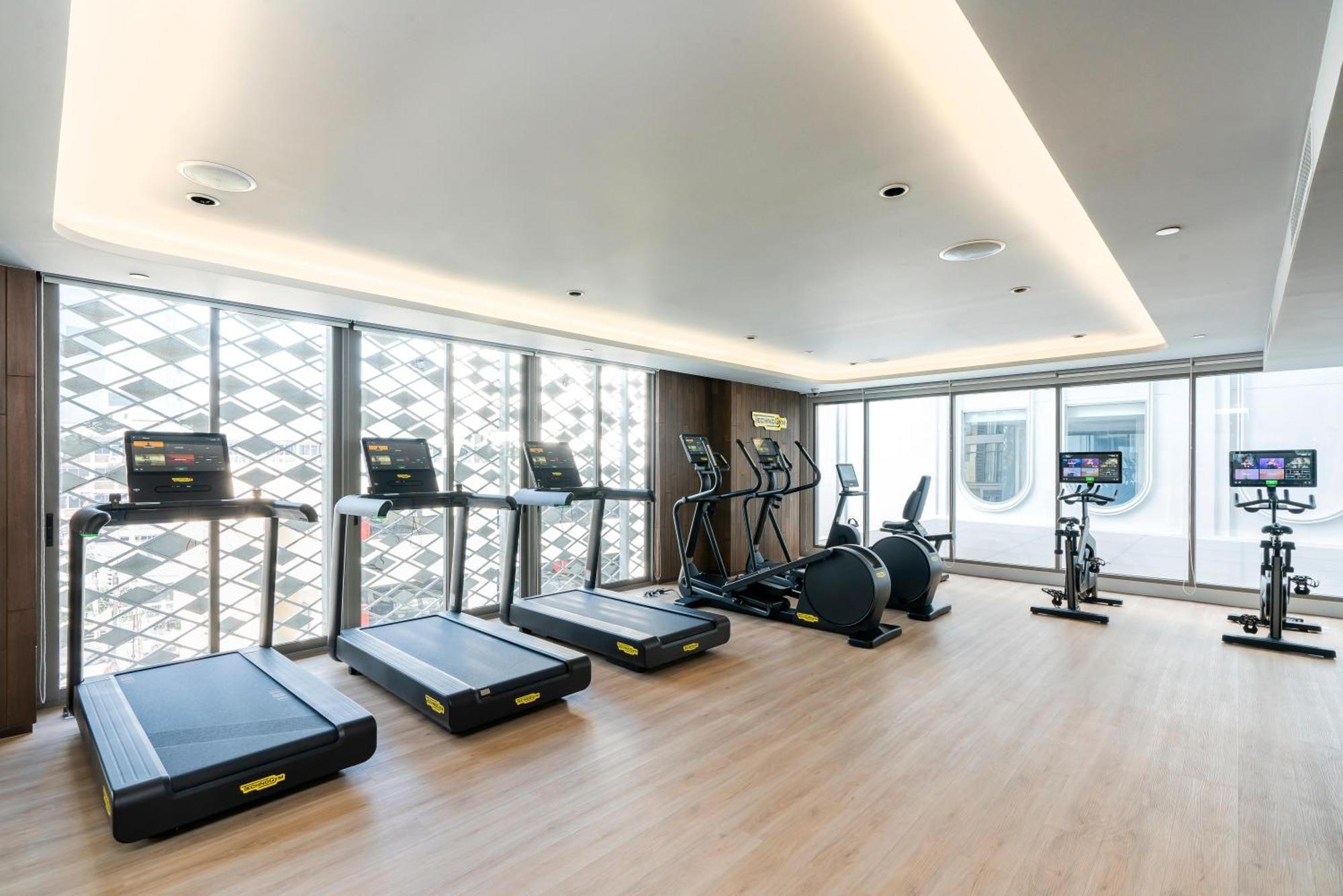 The Salil Hotel Riverside 방콕 외부 사진 The gym at the hotel