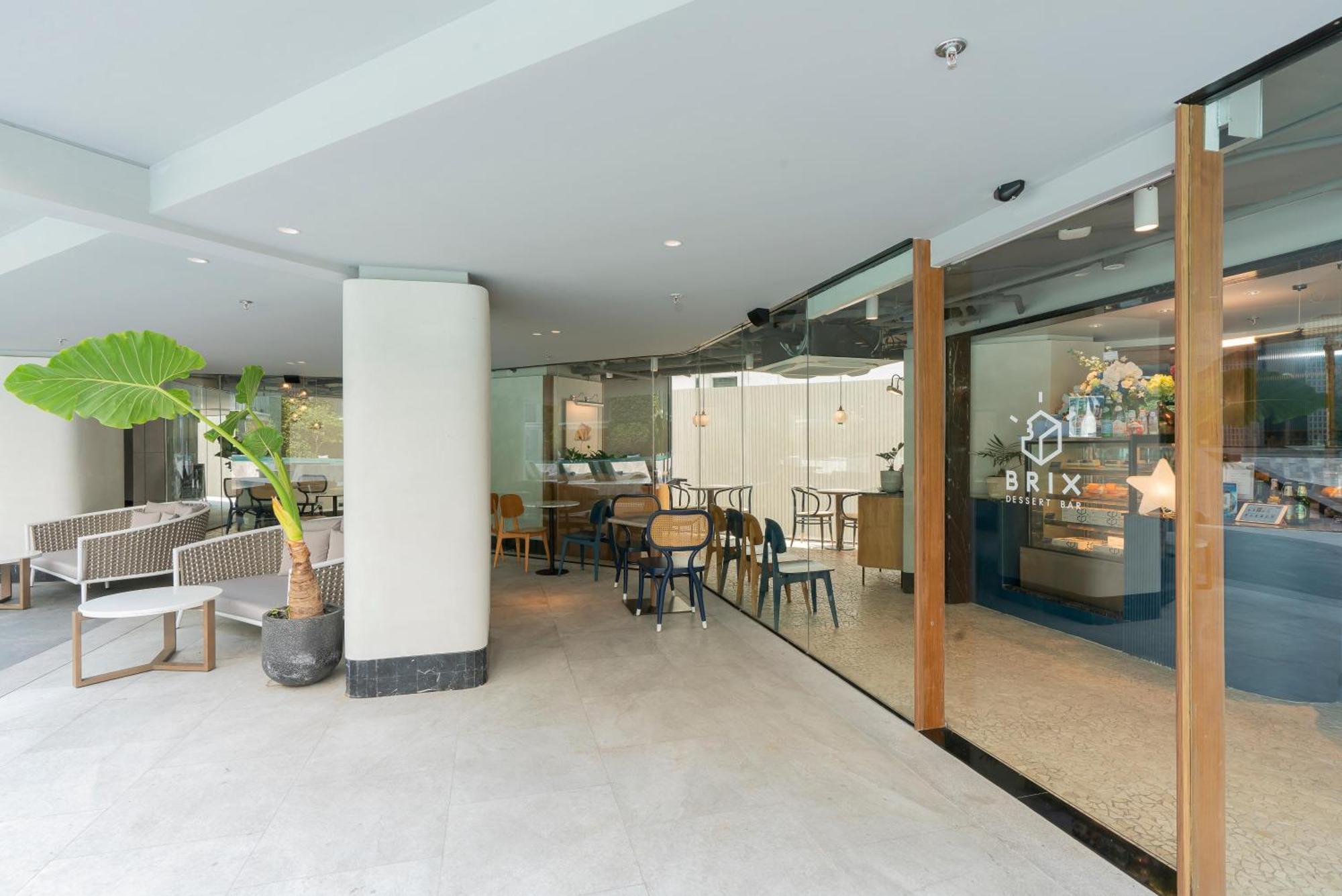 The Salil Hotel Riverside 방콕 외부 사진 The lobby of the hotel