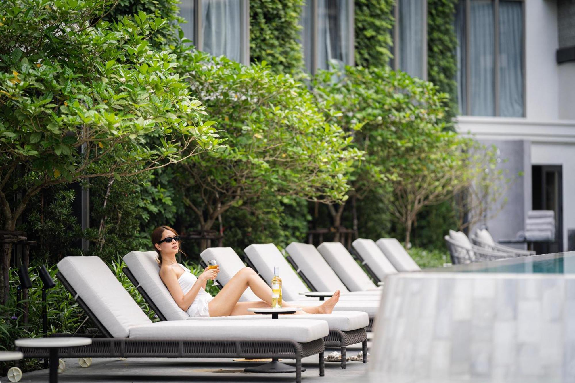 The Salil Hotel Riverside 방콕 외부 사진 The Pool at The Hari