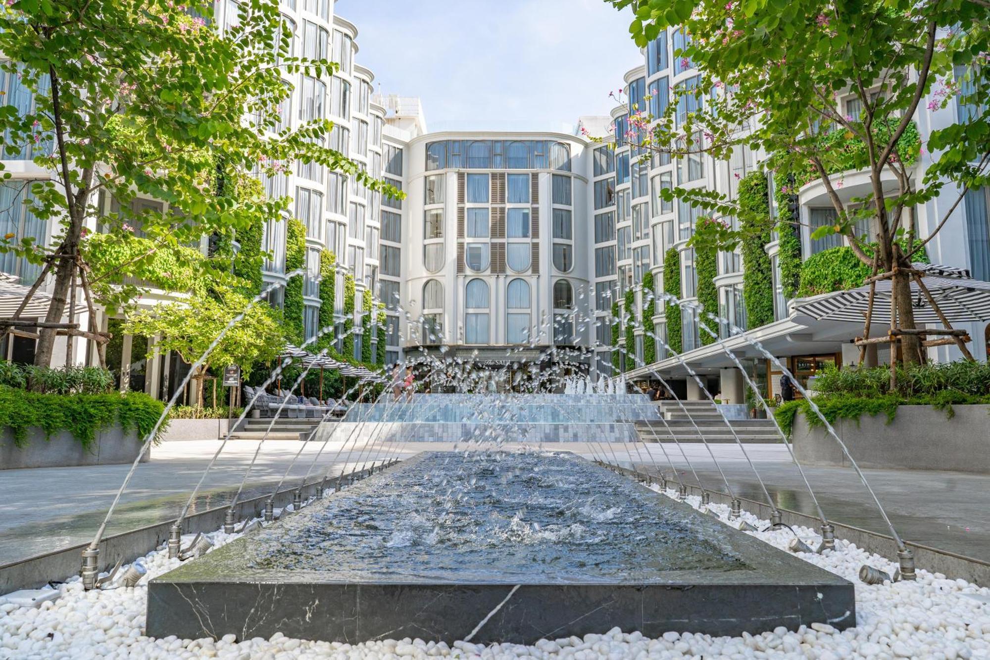 The Salil Hotel Riverside 방콕 외부 사진 The hotel's main entrance