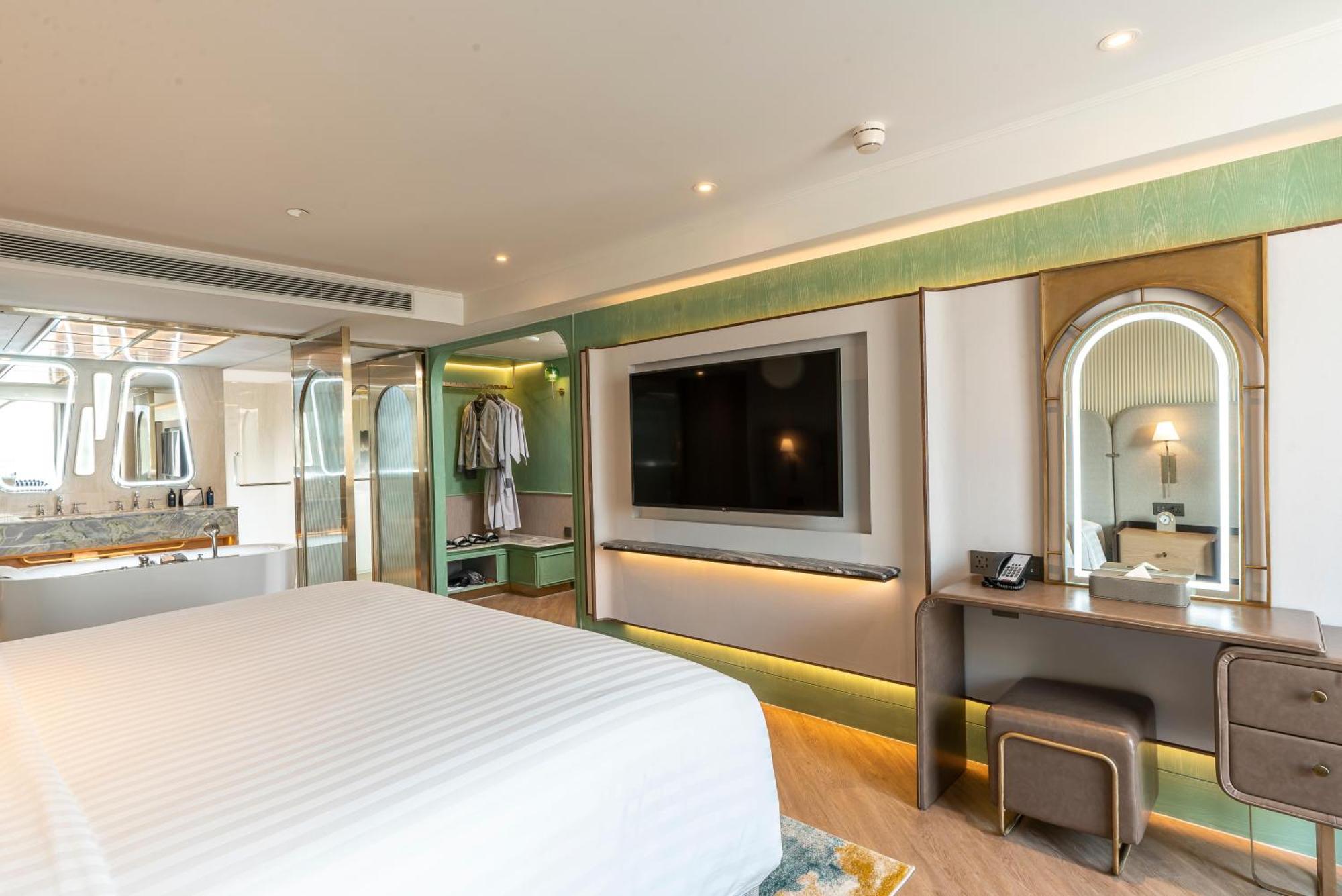 The Salil Hotel Riverside 방콕 외부 사진 Deluxe Suite