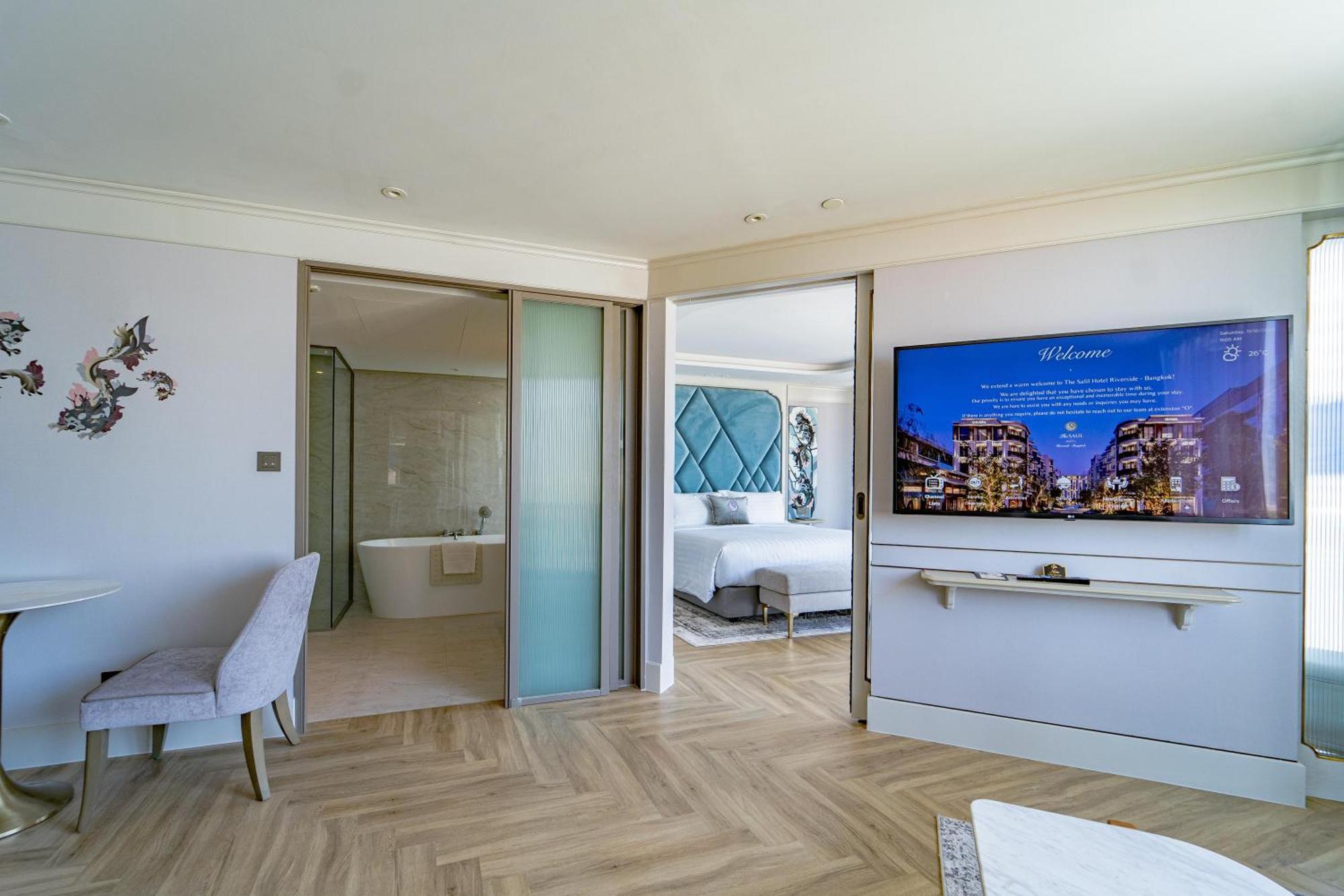The Salil Hotel Riverside 방콕 외부 사진 A suite at the hotel