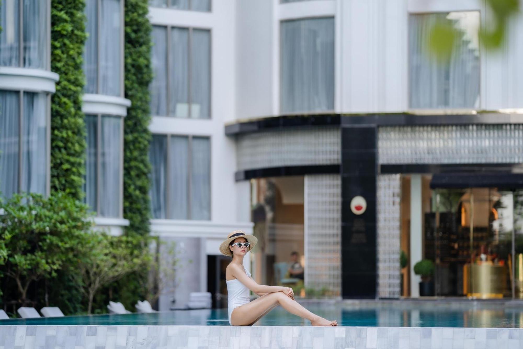 The Salil Hotel Riverside 방콕 외부 사진 The hotel's pool