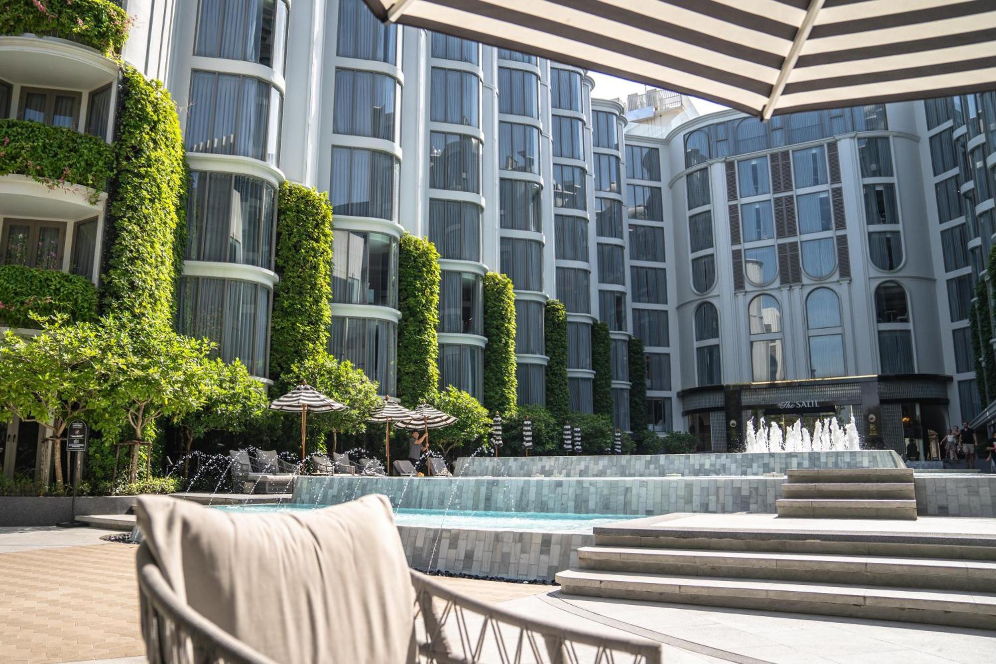 The Salil Hotel Riverside 방콕 외부 사진 The hotel's pool